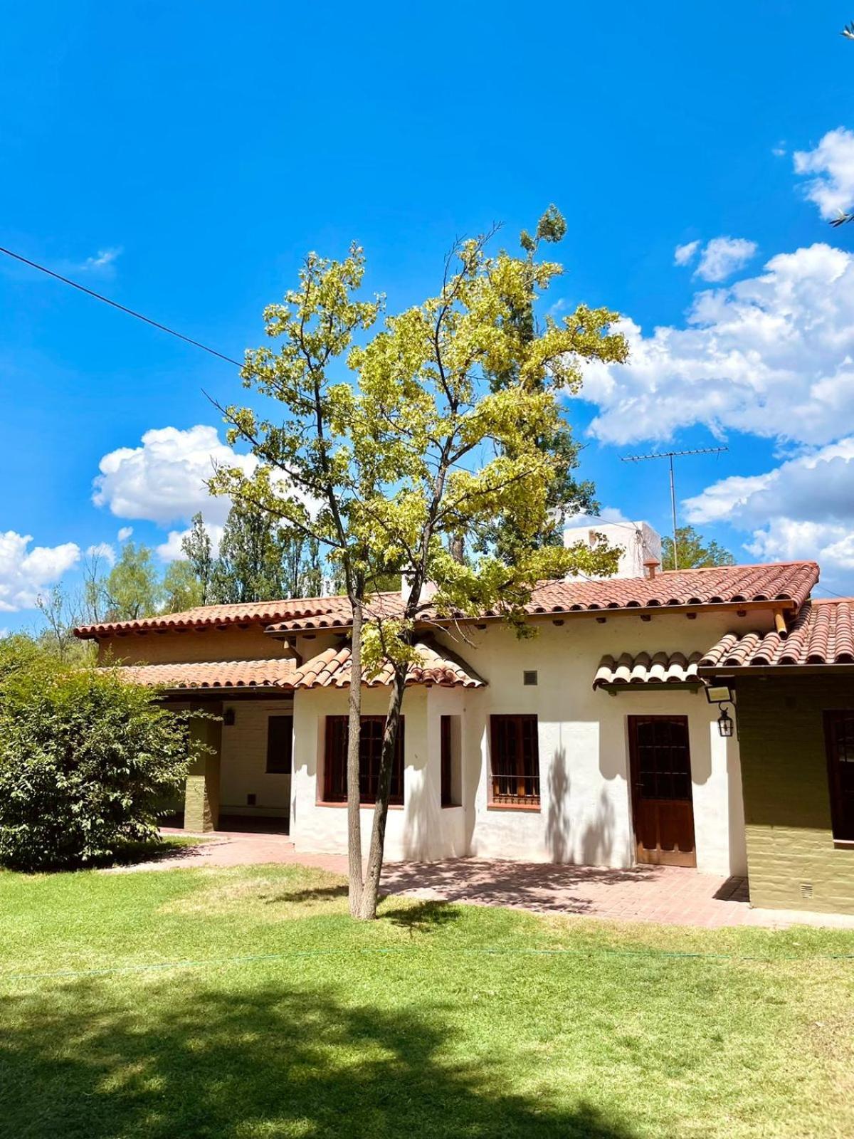 Hermosa Y Amplia Casa En La Mejor Ubicacion De Chacras, Con Piscina Y Jardin Lujan de Cuyo