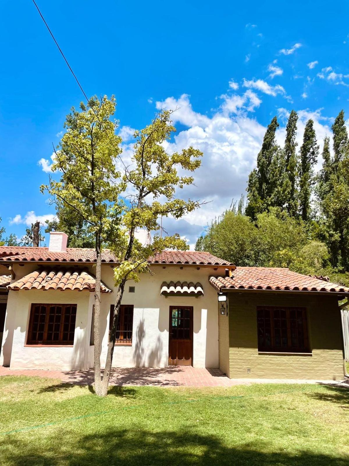 Hermosa Y Amplia Casa En La Mejor Ubicacion De Chacras, Con Piscina Y Jardin * Lujan de Cuyo